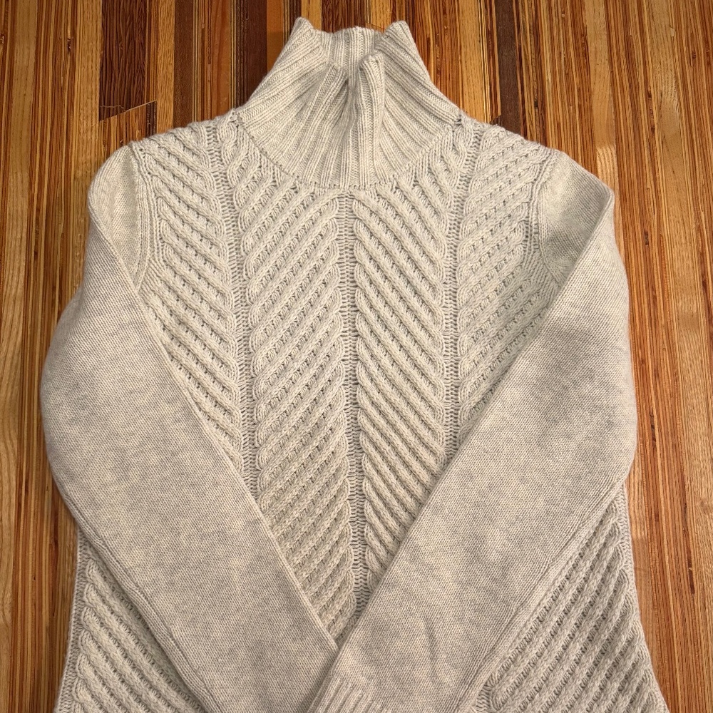 Vince Cream Sweater, size large
